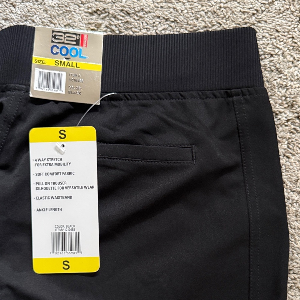 32 Degrees Black Ankle Length Pants with front and back pockets